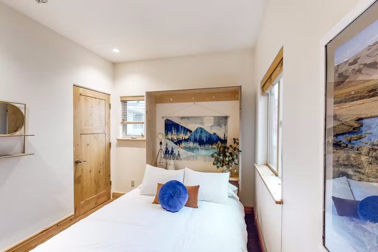 Stylish Sun Valley Retreat Near Slopes, Trails & Downtown Charm - Ketchum, Idaho