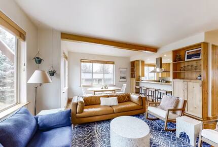 Stylish Sun Valley Retreat Near Slopes, Trails & Downtown Charm - Ketchum, Idaho