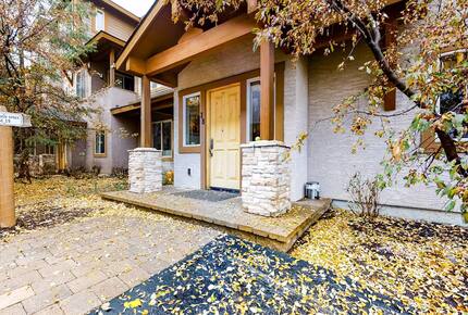 Stylish Sun Valley Retreat Near Slopes, Trails & Downtown Charm - Ketchum, Idaho