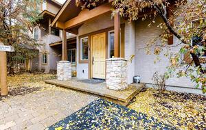 Stylish Sun Valley Retreat Near Slopes, Trails & Downtown Charm - Ketchum, Idaho