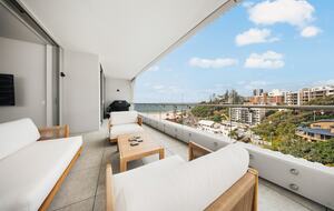 Elegant Sky-High Coastal Retreat Overlooking Kirra Beach - Gold Coast, Australia