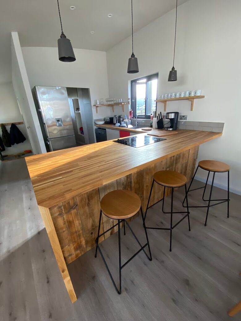 Elegant Houseboat Retreat with Panoramic Harbour Views - Bembridge, Isle of Wight, United Kingdom