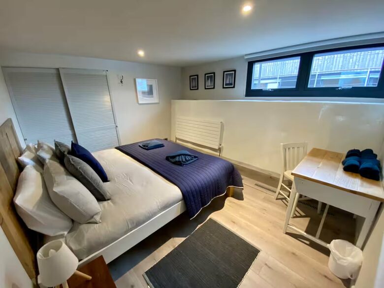 Elegant Houseboat Retreat with Panoramic Harbour Views - Bembridge, Isle of Wight, United Kingdom