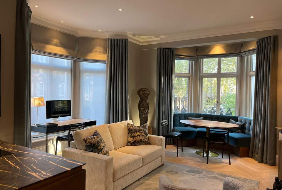 Luxurious Chelsea Retreat with Garden Square Access - London, United Kingdom