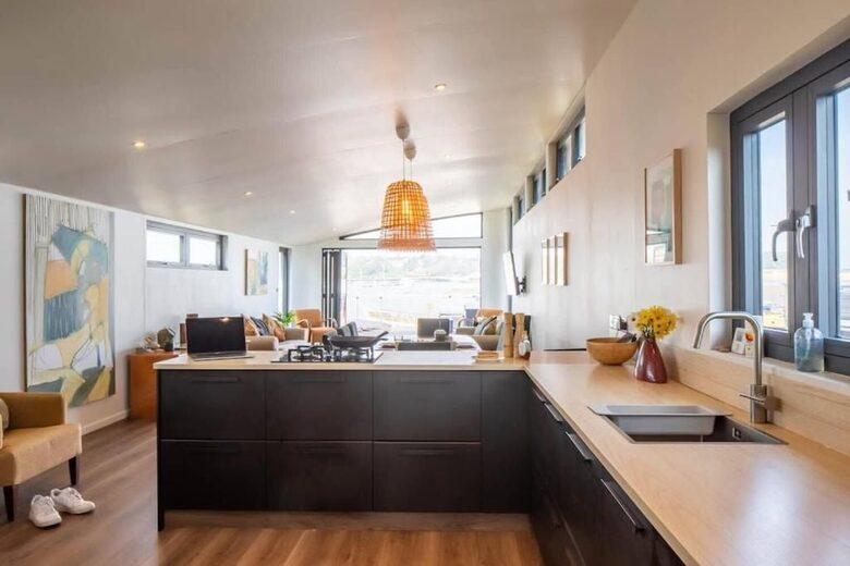 Bembridge Houseboat "Eleuthera" - Bembridge, United Kingdom