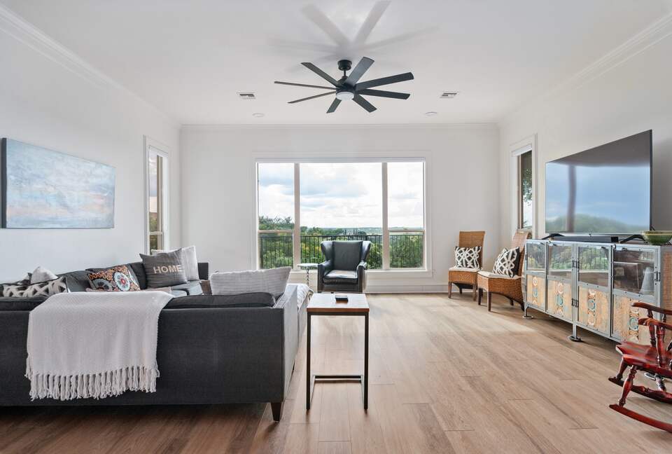 Charming Hill Country Retreat with Lake Travis Views - Spicewood, Texas