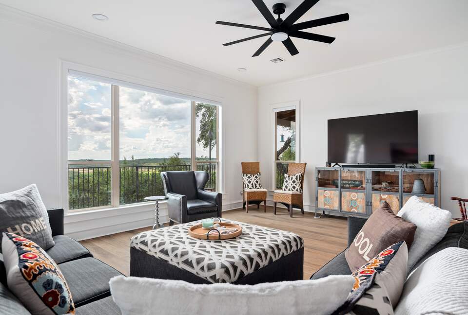 Charming Hill Country Retreat with Lake Travis Views - Spicewood, Texas