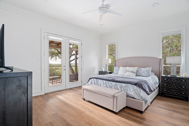 Charming Hill Country Retreat with Lake Travis Views - Spicewood, Texas