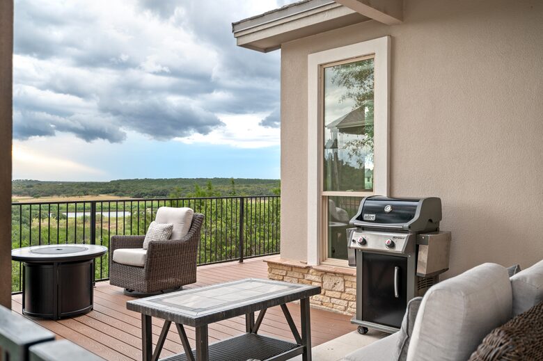 Charming Hill Country Retreat with Lake Travis Views - Spicewood, Texas