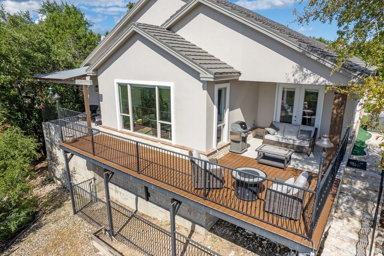 Charming Hill Country Retreat with Lake Travis Views - Spicewood, Texas
