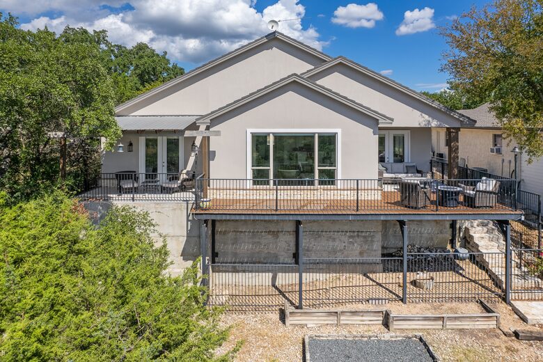 Charming Hill Country Retreat with Lake Travis Views - Spicewood, Texas