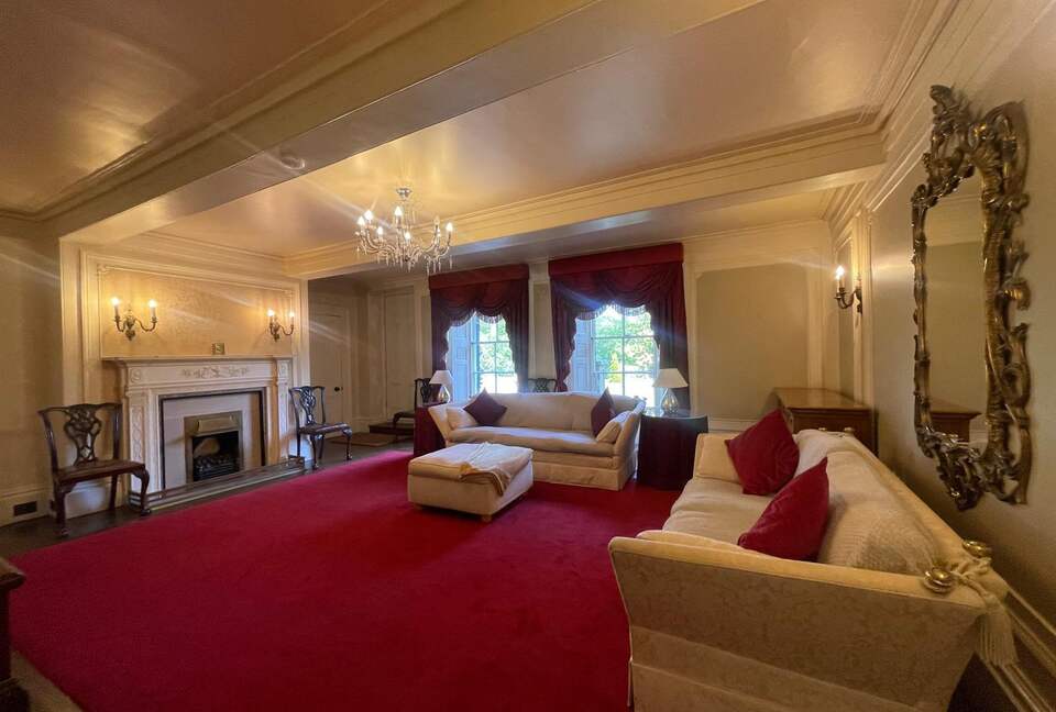 Majestic Halifax Estate with Heated Pool & Panoramic Views - Halifax, United Kingdom