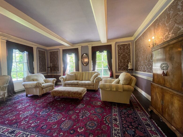 Majestic Halifax Estate with Heated Pool & Panoramic Views - Halifax, United Kingdom