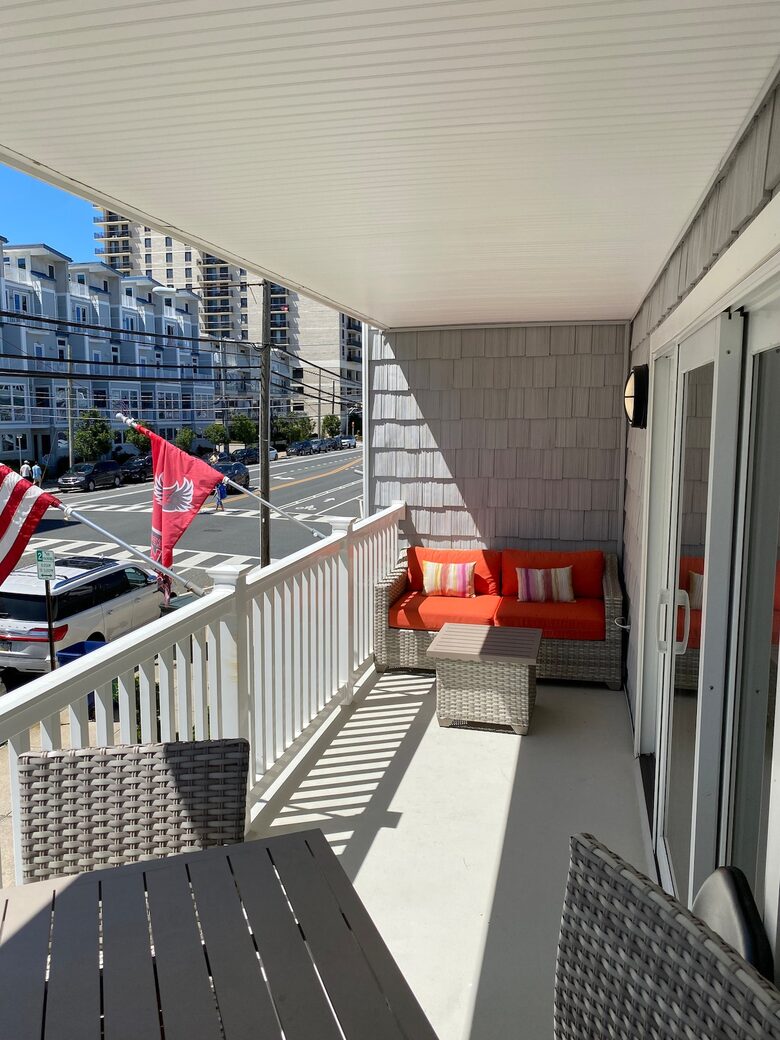 Elegant Beachside Townhome with Coastal Charm - Margate City, New Jersey