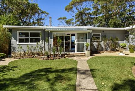 Kirby's Beach Hideaway | Elegant Style Meets Seaside Serenity - Berrara, Australia