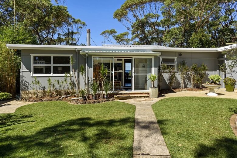 Kirby's Beach Hideaway | Elegant Style Meets Seaside Serenity - Berrara, Australia