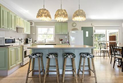 Kirby's Beach Hideaway | Elegant Style Meets Seaside Serenity - Berrara, Australia