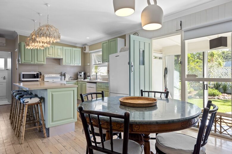 Kirby's Beach Hideaway | Elegant Style Meets Seaside Serenity - Berrara, Australia