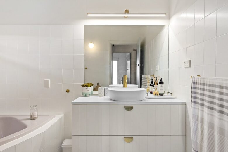 Kirby's Beach Hideaway | Elegant Style Meets Seaside Serenity - Berrara, Australia