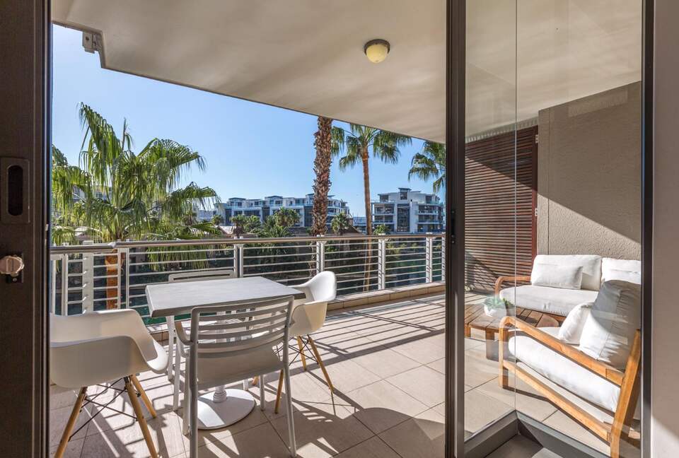 Luxury Waterfront Marina Apartment - Cape Town, South Africa
