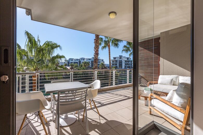 Luxury Waterfront Marina Apartment - Cape Town, South Africa