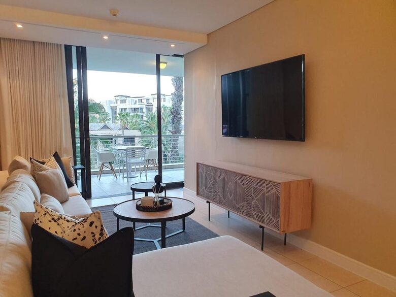 Luxury Waterfront Marina Apartment - Cape Town, South Africa
