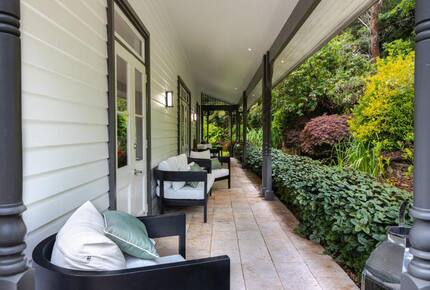 Elegant Mountain Escape in Leura's Leafy Heart - Leura, Australia