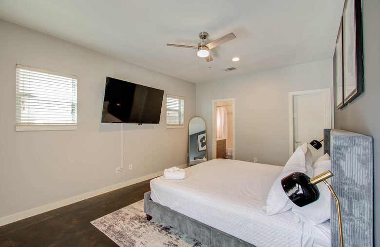 Urban Comfort in the Heart of Houston Heights - Houston, Texas