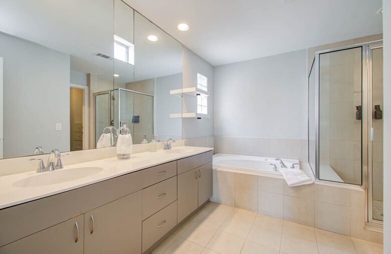 Urban Comfort in the Heart of Houston Heights - Houston, Texas