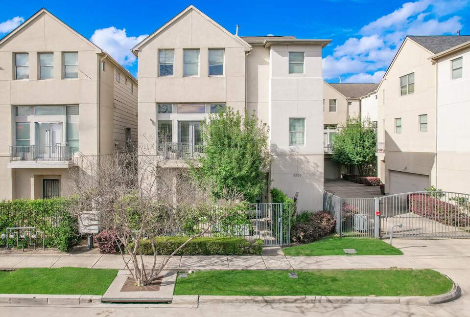 Urban Comfort in the Heart of Houston Heights - Houston, Texas