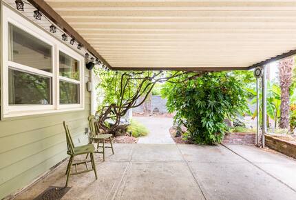 Cozy Comfort Near Downtown Portland - Portland, Oregon