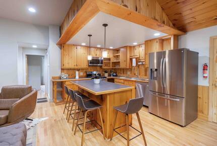 Tranquil Forest Retreat with Private Pond Access - New Portland, Maine