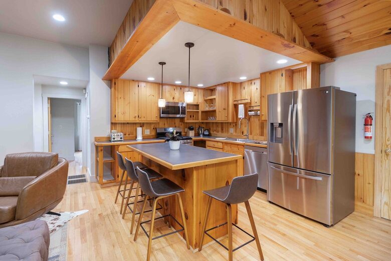 Tranquil Forest Retreat with Private Pond Access - New Portland, Maine
