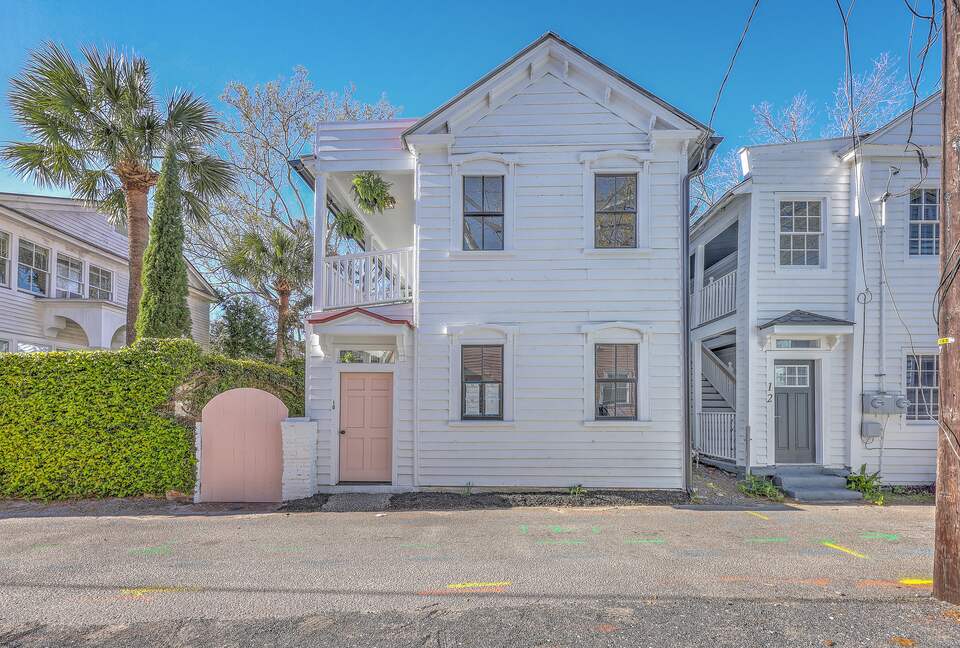 Historic 1880s Downtown Charleston Cottage! - Charleston, South Carolina
