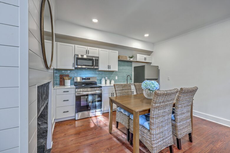 Historic 1880s Downtown Charleston Cottage! - Charleston, South Carolina