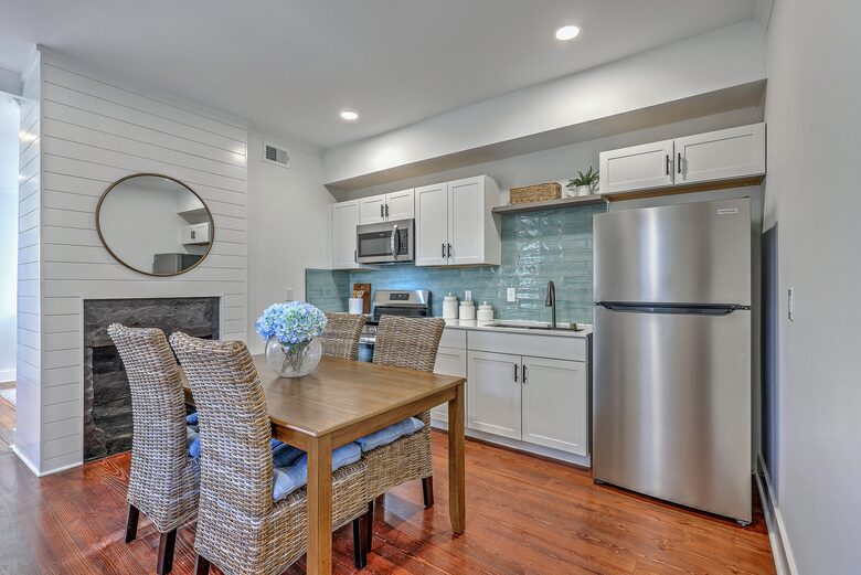 Historic 1880s Downtown Charleston Cottage! - Charleston, South Carolina