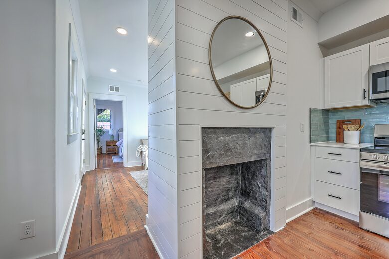 Historic 1880s Downtown Charleston Cottage! - Charleston, South Carolina