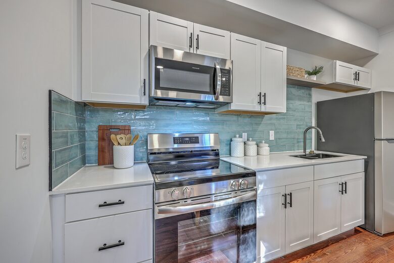 Historic 1880s Downtown Charleston Cottage! - Charleston, South Carolina