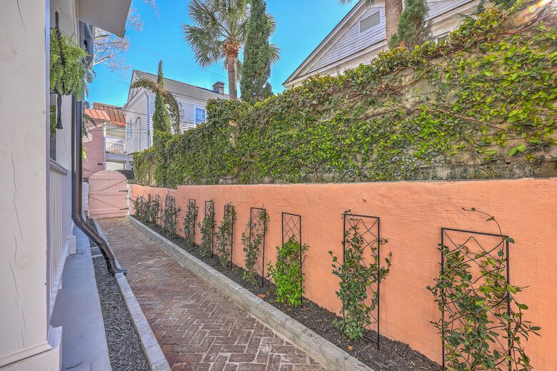 Historic 1880s Downtown Charleston Cottage! - Charleston, South Carolina