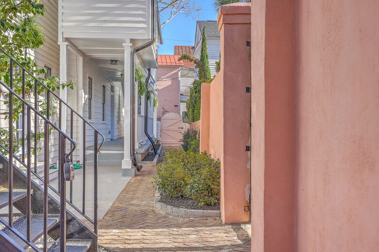 Historic 1880s Downtown Charleston Cottage! - Charleston, South Carolina