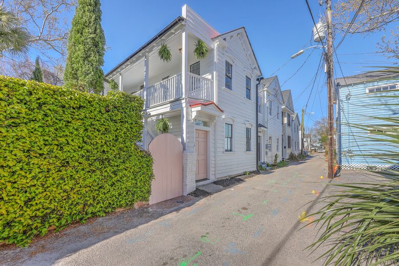 Historic 1880s Downtown Charleston Cottage! - Charleston, South Carolina