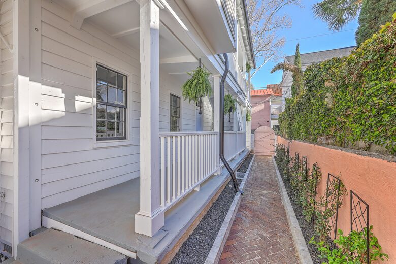 Historic 1880s Downtown Charleston Cottage! - Charleston, South Carolina