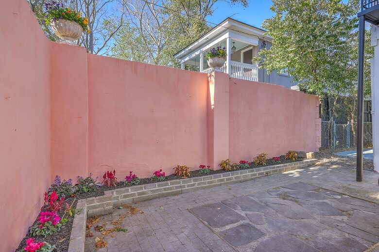 Historic 1880s Downtown Charleston Cottage! - Charleston, South Carolina