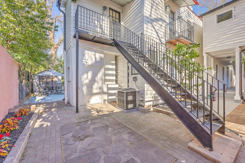 Historic 1880s Downtown Charleston Cottage! - Charleston, South Carolina