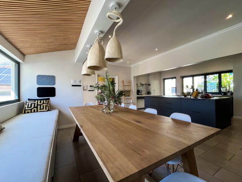 Dinning table seats 10+