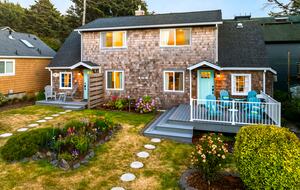 Coastal Cottage Retreat in the Heart of Cannon Beach - Cannon Beach, Oregon