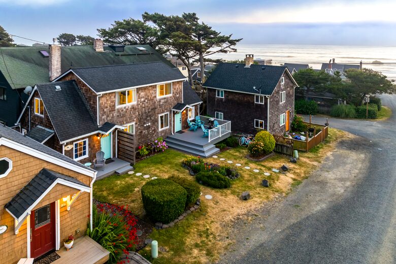 Coastal Cottage Retreat in the Heart of Cannon Beach - Cannon Beach, Oregon