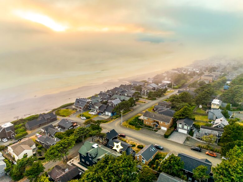 Coastal Cottage Retreat in the Heart of Cannon Beach - Cannon Beach, Oregon