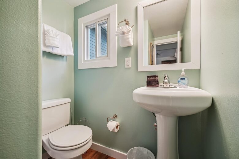 Coastal Cottage Retreat in the Heart of Cannon Beach - Cannon Beach, Oregon