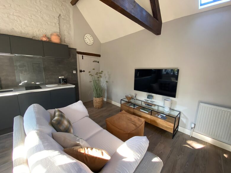 Charming Converted Barn Retreat in the Cotswolds - Wotton-Under-Edge, United Kingdom